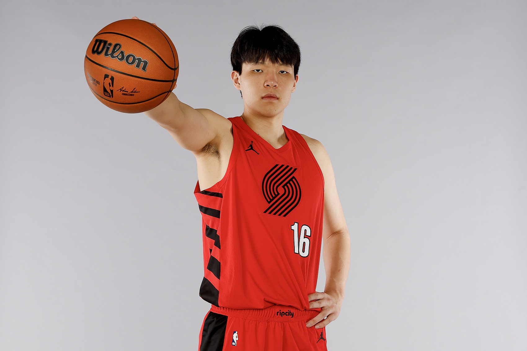 美记谈将杨瀚森排联盟大个子第25位：我会全押小杨 他很吸引我