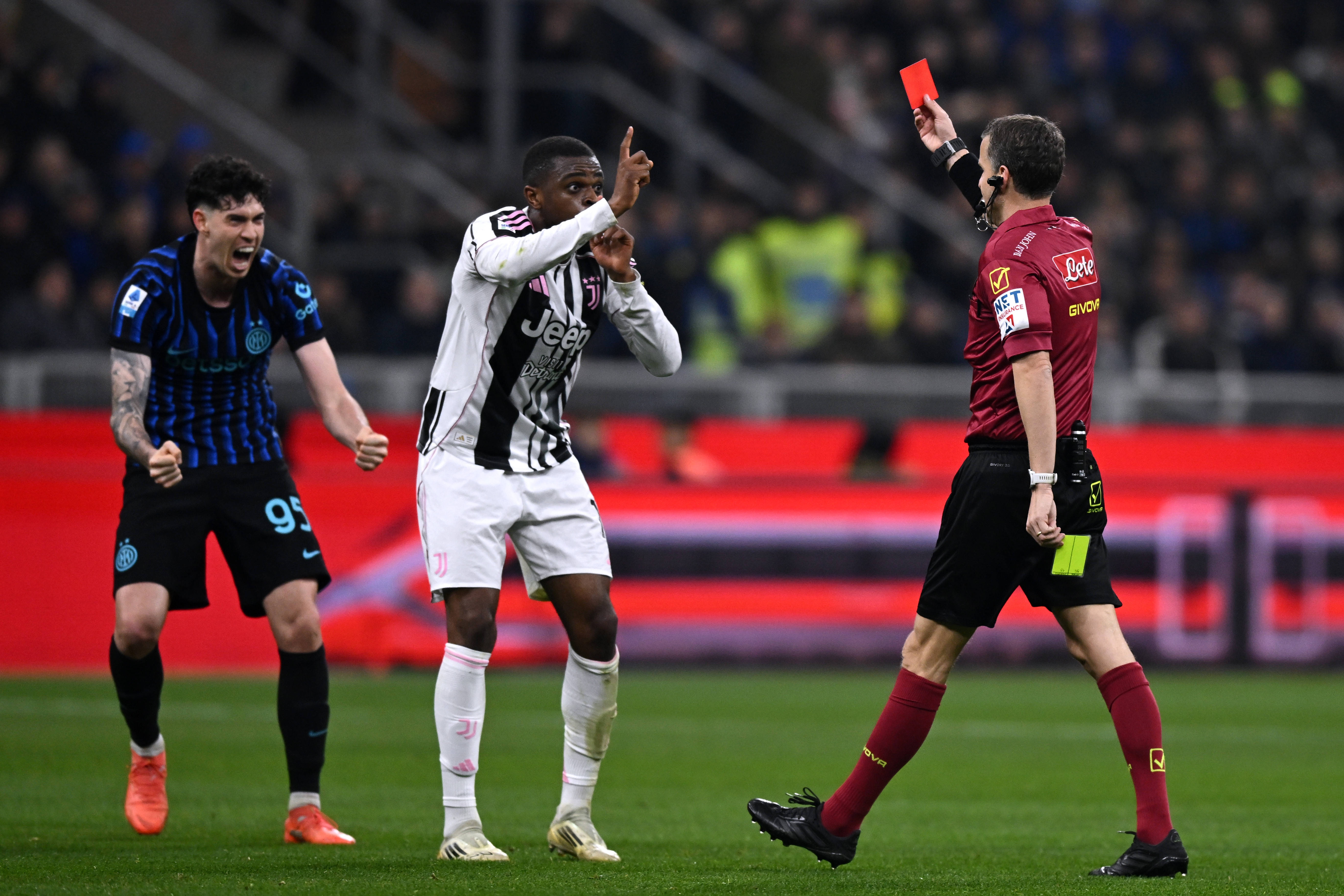 尤利亚诺：巴斯托尼的争议在于公然庆祝，这或许能盖过我犯规大罗